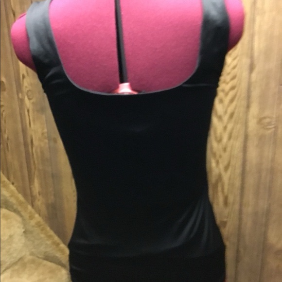 Black lined tank top - Picture 2 of 3